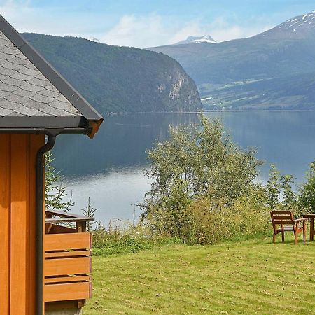 Three-Bedroom Holiday Home In Utvik 1 Reed Стая снимка